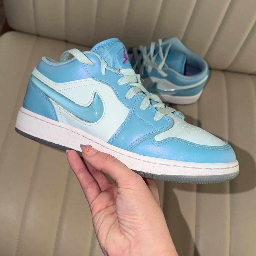 Jordan Air 1 Low SE Sneakers Aquarius Blue/GlacierHyper Violet 6Y women’s 7.5-8